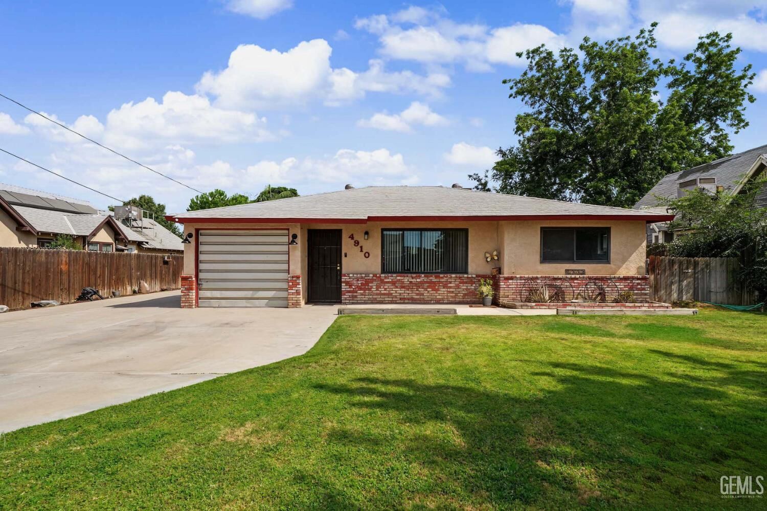 Property Photo:  4910 Morro Drive  CA 93307 