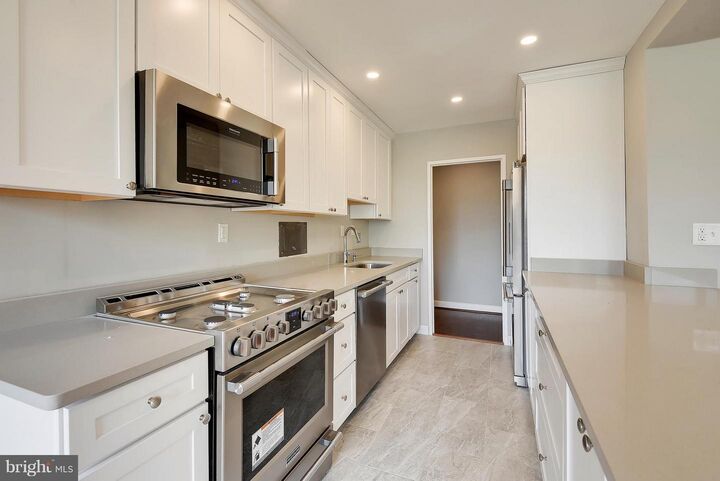 Property Photo:  6621 Wakefield Drive 302  VA 22307 