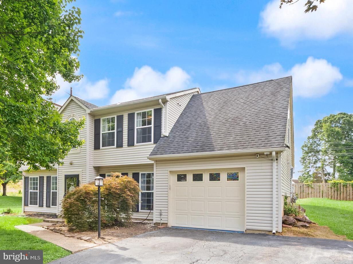 Property Photo: 5793 Rockcliff Lane VA 22193