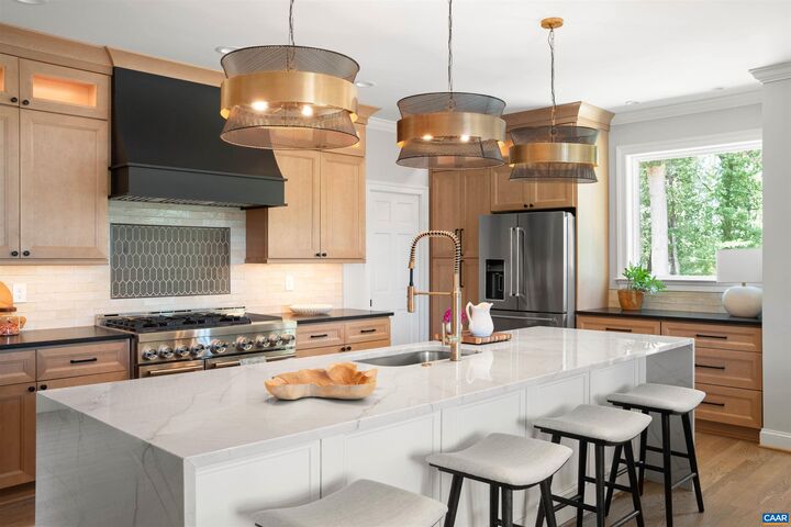 Property Photo:  104 Bedford Pl  VA 22903 