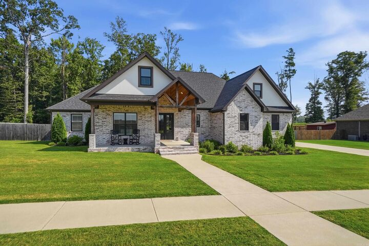 Property Photo:  365 Oak Tree Ridge  AR 72150 