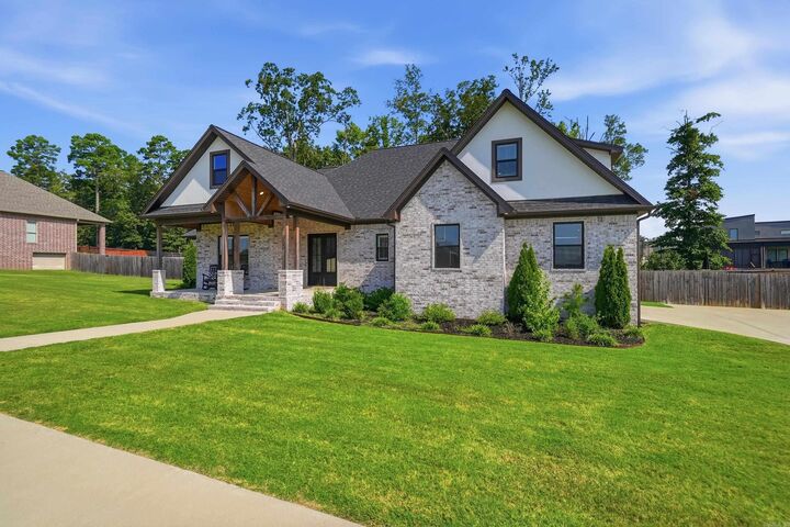 Property Photo: 365 Oak Tree Ridge AR 72150