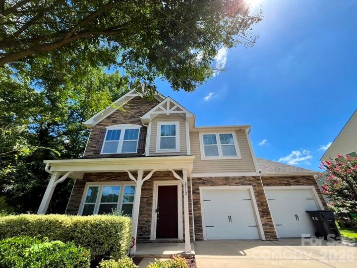 Property Photo:  2512 Viburnum Court  NC 28215 