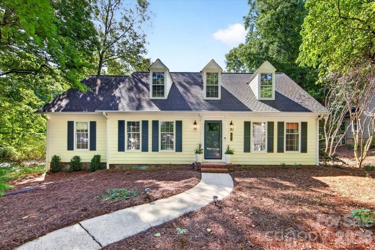 Property Photo:  401 Kingsley Drive  NC 28270 