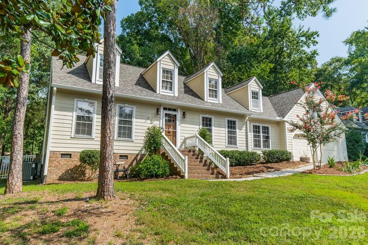 Property Photo:  5815 Chapel Creek Court  NC 28226 