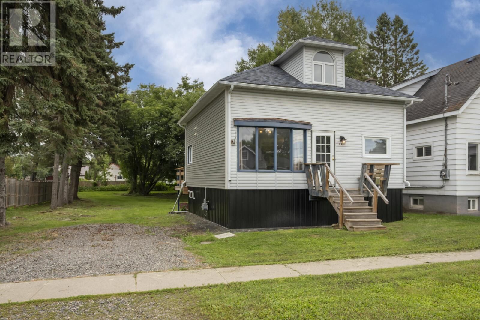 Property Photo: 238 Angus St ON P7A 2Y4