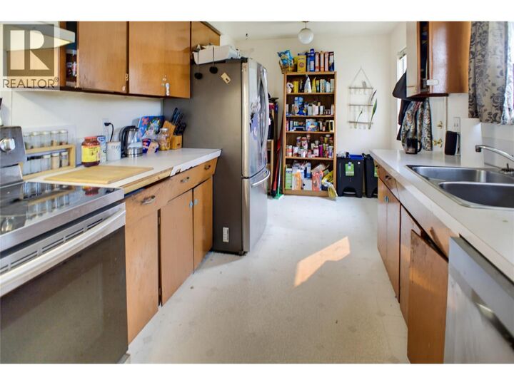 Property Photo: 262 Holly Avenue BC V2B 1M3