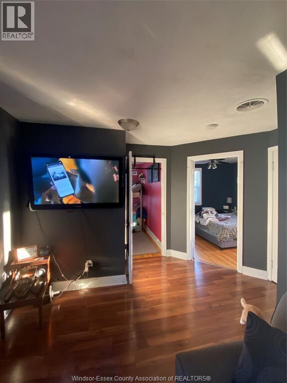 Property Photo:  5858 Wyandotte Street East  ON N8S 1M8 