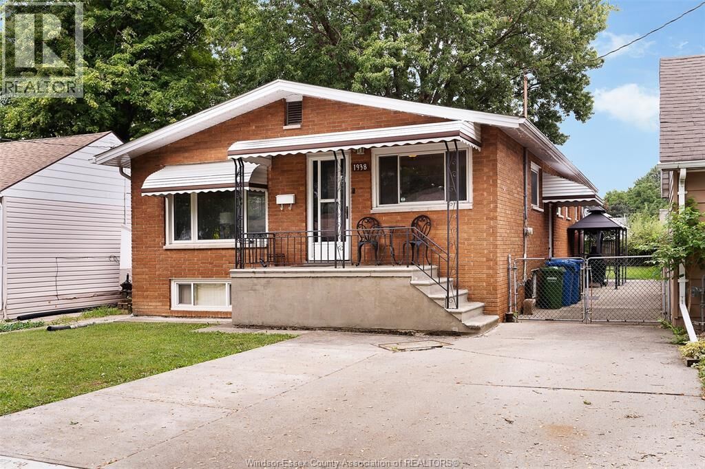 Property Photo:  1938 Ferndale Avenue  ON N8T 2L1 