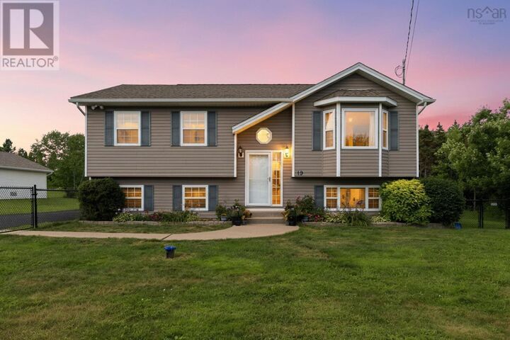 19 Marjorie Drive — photo 1