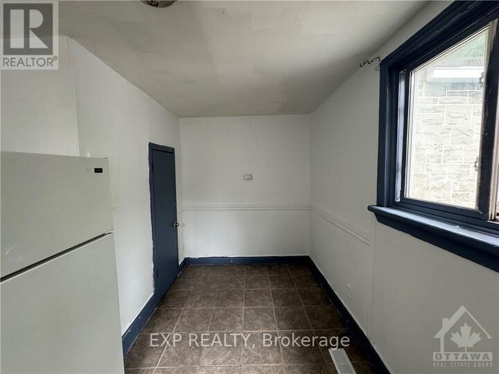 Property Photo: 70 Barrette Street 3 ON K1L 8A3