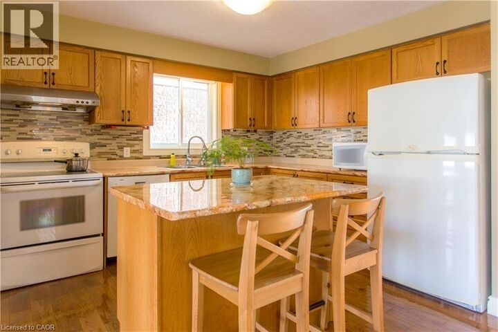 Property Photo:  676 Bonavista Drive  ON N2K 4E9 