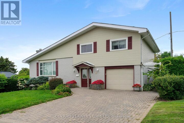 1 Hardy Crescent — photo 1