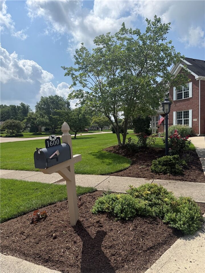 Property Photo:  1600 Sunnington Grove Drive  OH 45458 