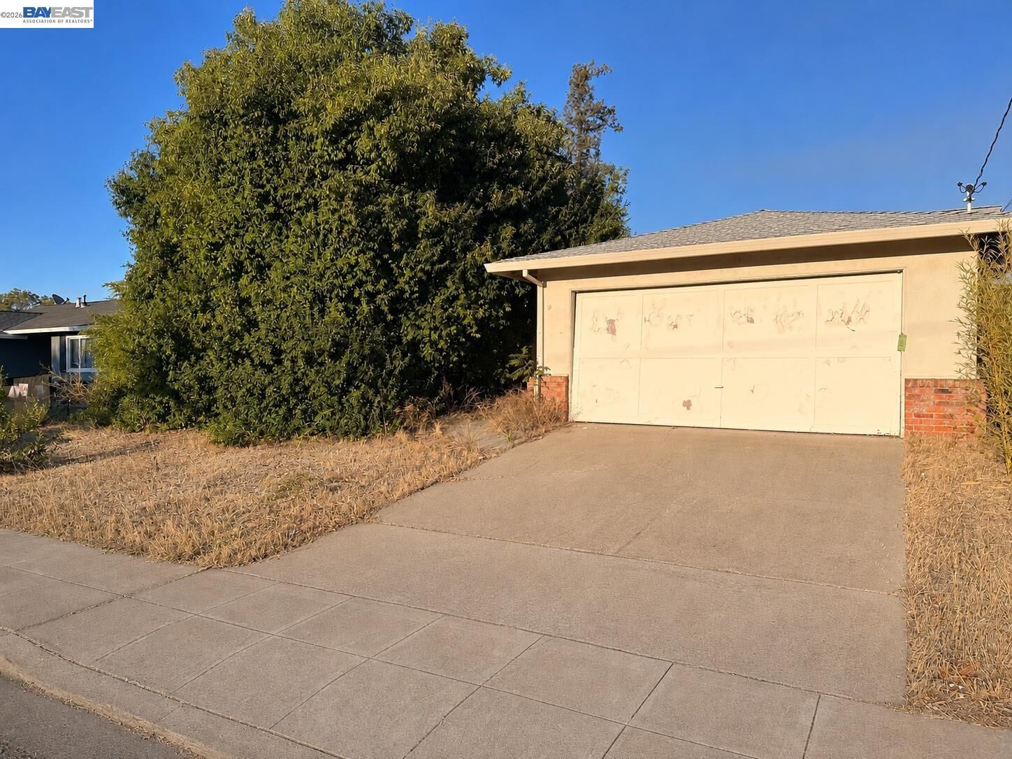 Property Photo: 1176 Dublin Ave CA 94550