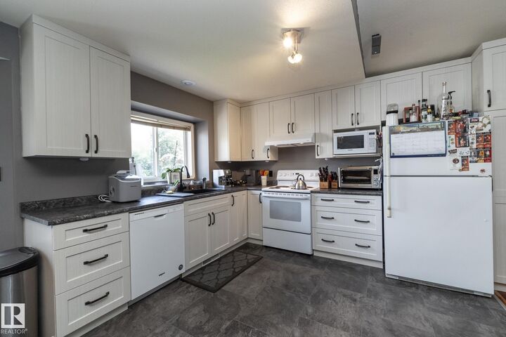 Property Photo:  23 Delage Crescent  AB T8N 6J5 