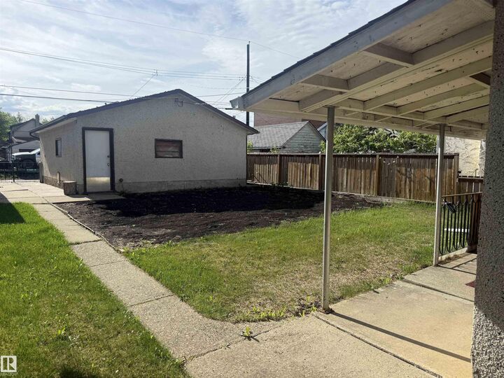Property Photo:  12134 96 Street NW  AB T5G 1W1 