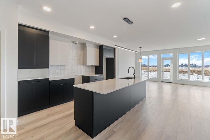 Property Photo:  37 Devonshire Drive  AB T8B 1J1 