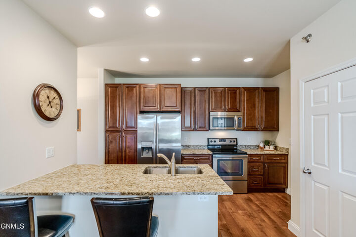 Property Photo: 706 Lasalle Drive E 5 ND 58503