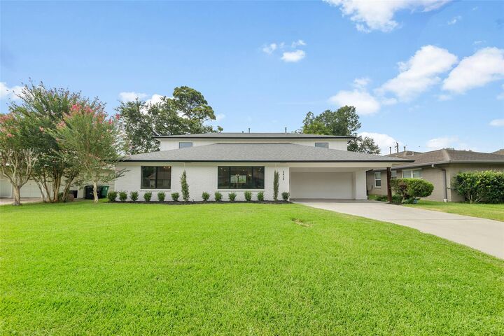 Property Photo:  5439 Kinglet Street  TX 77096 