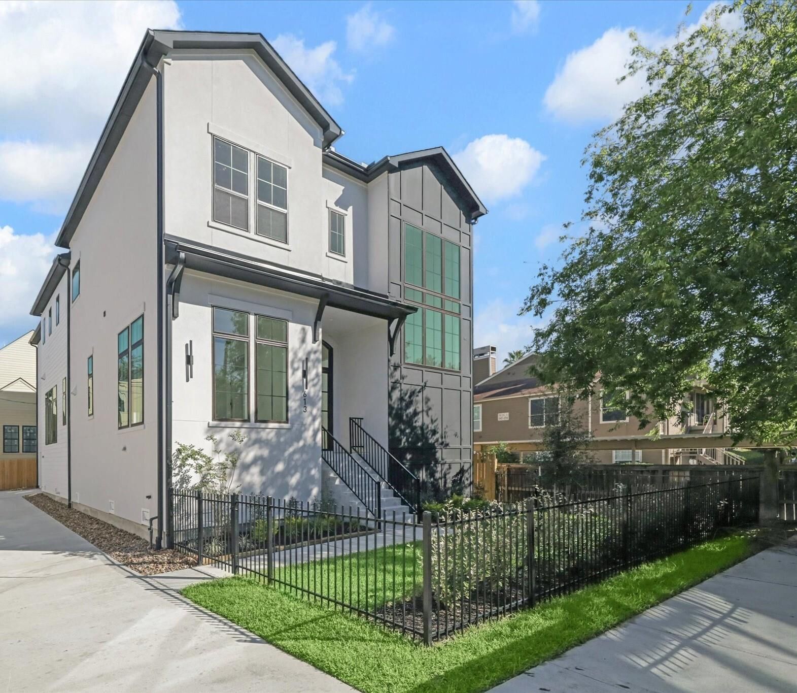Property Photo:  613 Wendel Street  TX 77009 