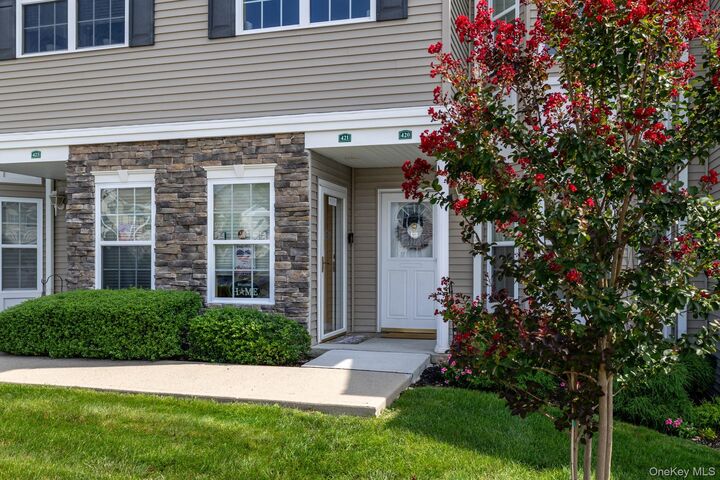 Property Photo:  421 Autumn Drive  NY 11554 