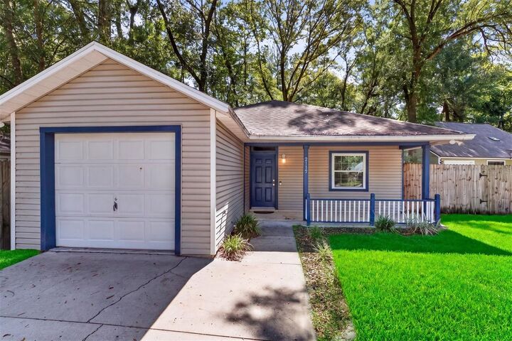 Property Photo: 2115 SW 72nd Street FL 32607