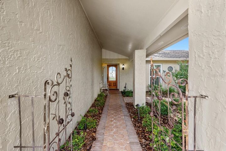 Property Photo: 3303 El Amador Court FL 33614