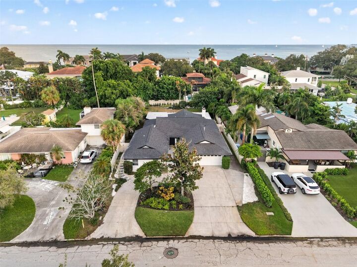 Property Photo: 219 Miramar Boulevard NE FL 33704