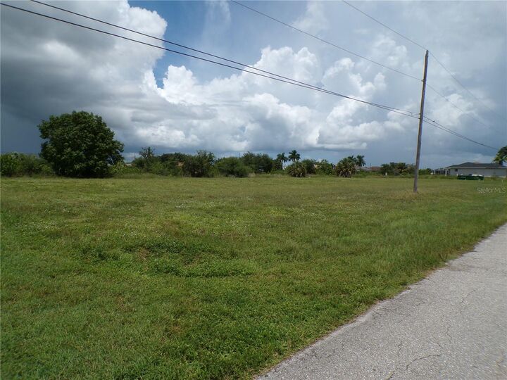 Property Photo: 1128 NW 9th Avenue FL 33993