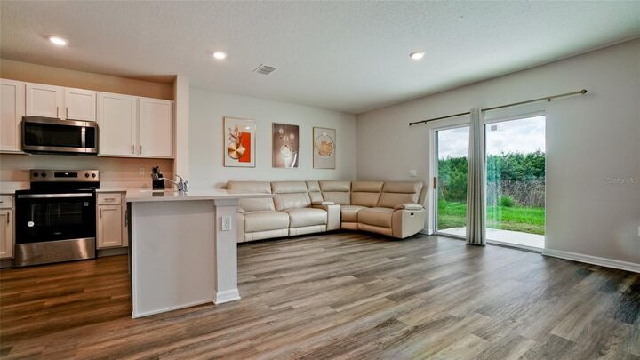 Property Photo:  2746 Pearly Banks Drive  FL 34208 