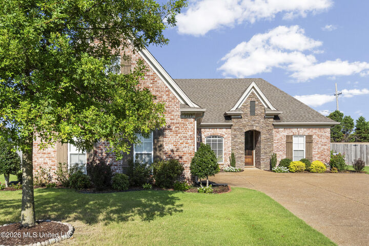 Property Photo: 4389 W Vineyard Drive MS 38672