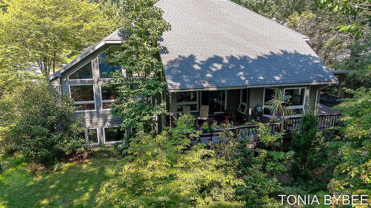 Property Photo:  2302 Timberlee Drive  MI 49424-2237 