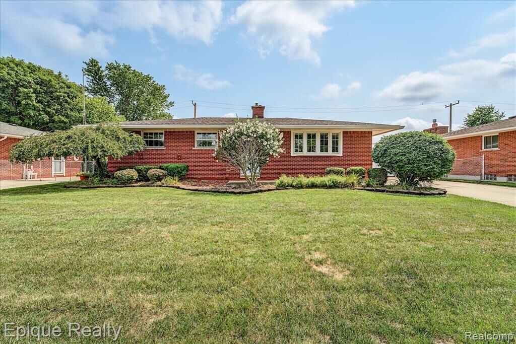 Property Photo: 29749 Ailanthus Drive MI 48134 1443