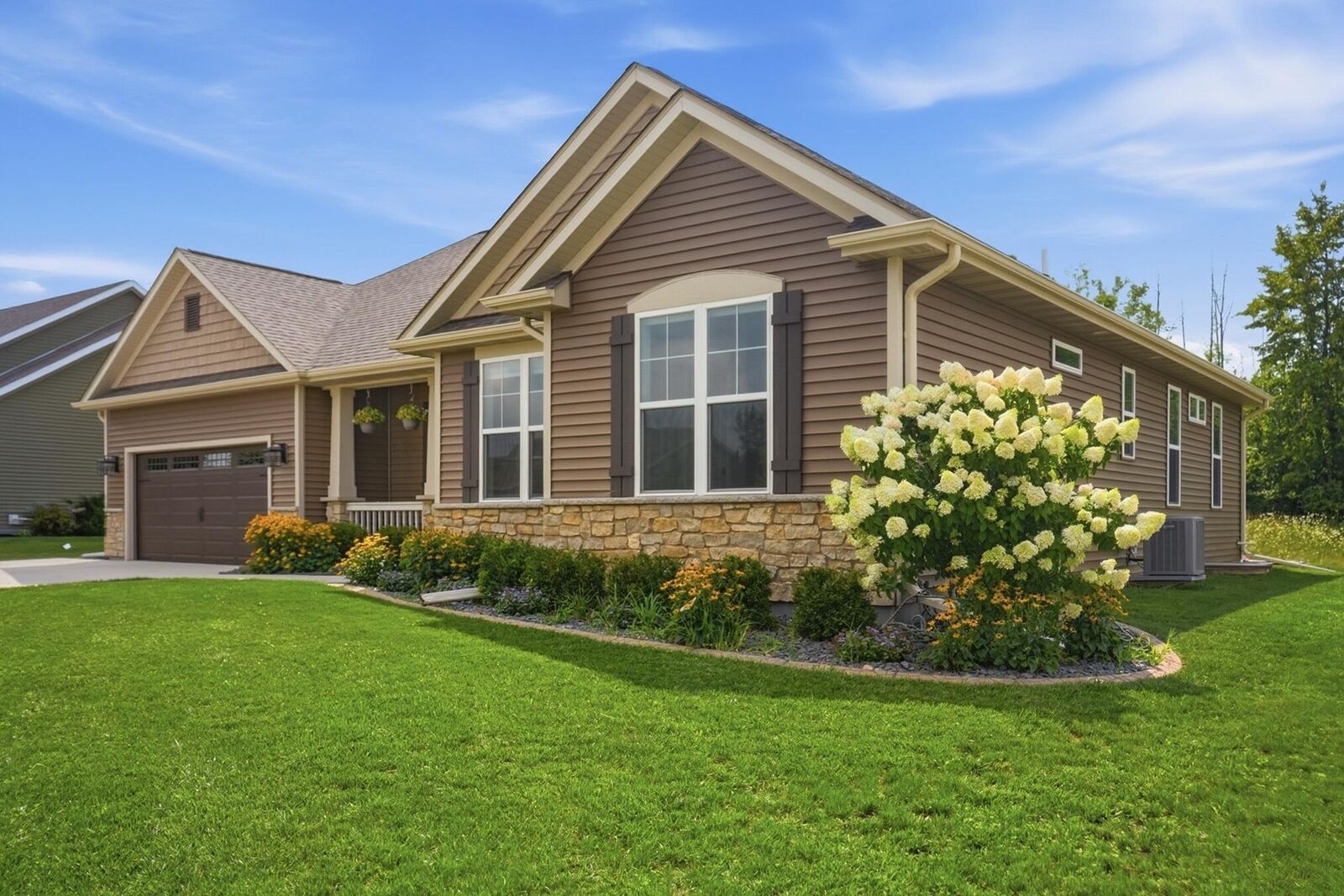 Property Photo: 335 Deer Meadow Dr WI 53021