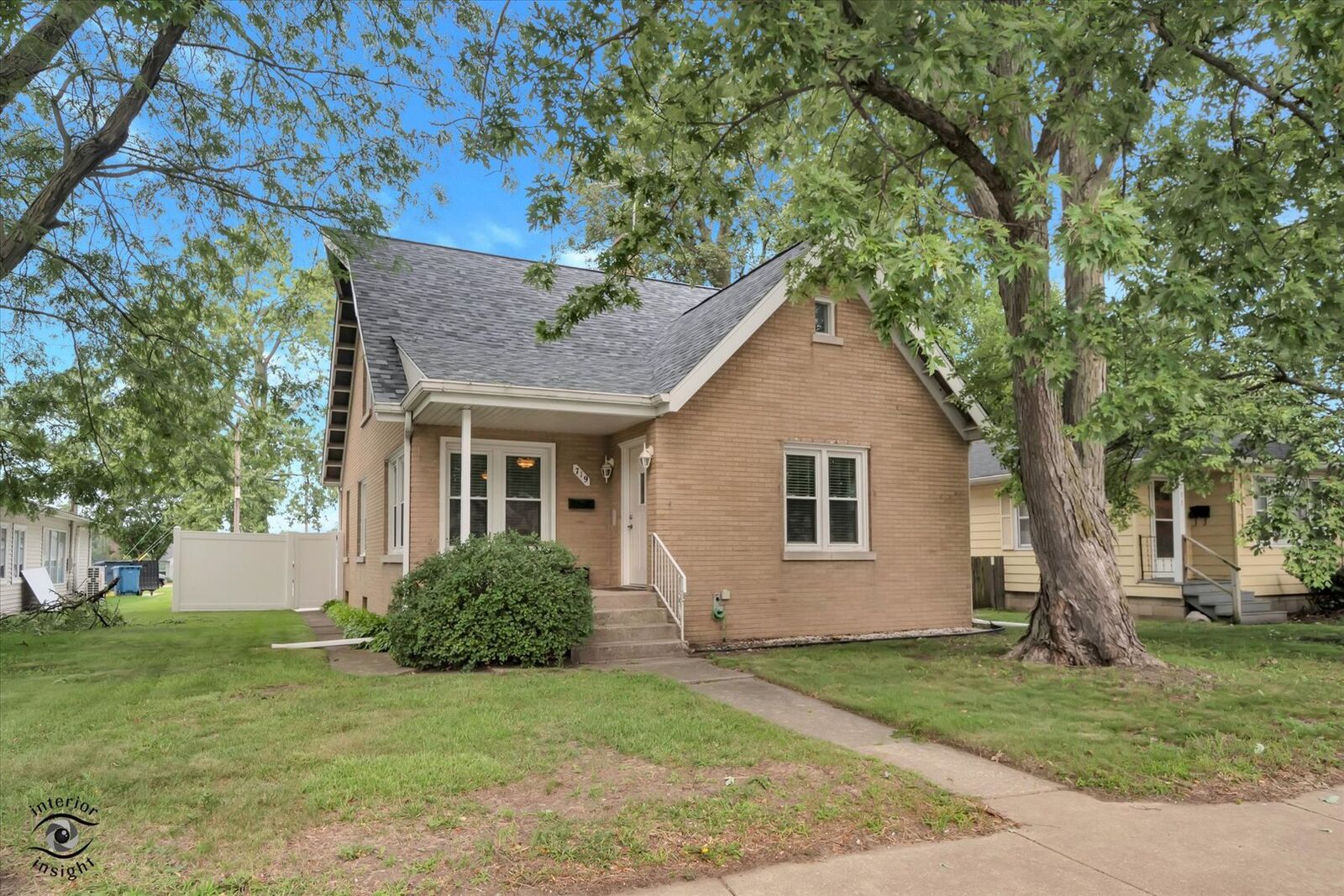 Property Photo: 719 N Kennedy Drive IL 60901
