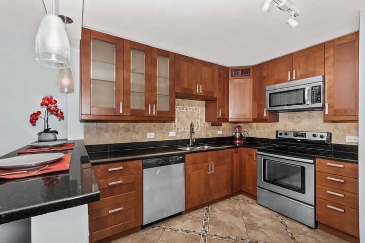 Property Photo: 5855 N Sheridan Road 19F IL 60660