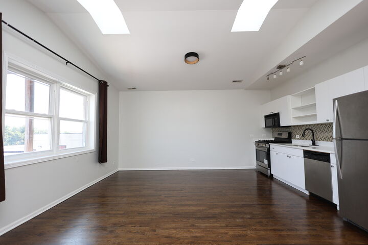 Property Photo: 519 S Maplewood Avenue 4S IL 60612