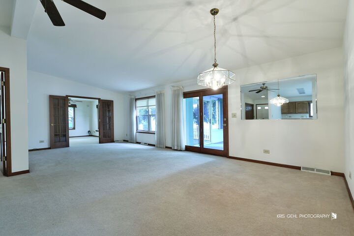 Property Photo: 9 Hialeah Court IL 60030
