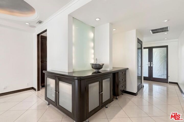Property Photo: 801 Ocean Avenue 206 CA 90403