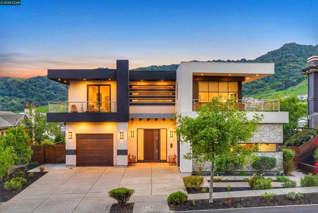 Property Photo:  11 Bigleaf Road  CA 94563 