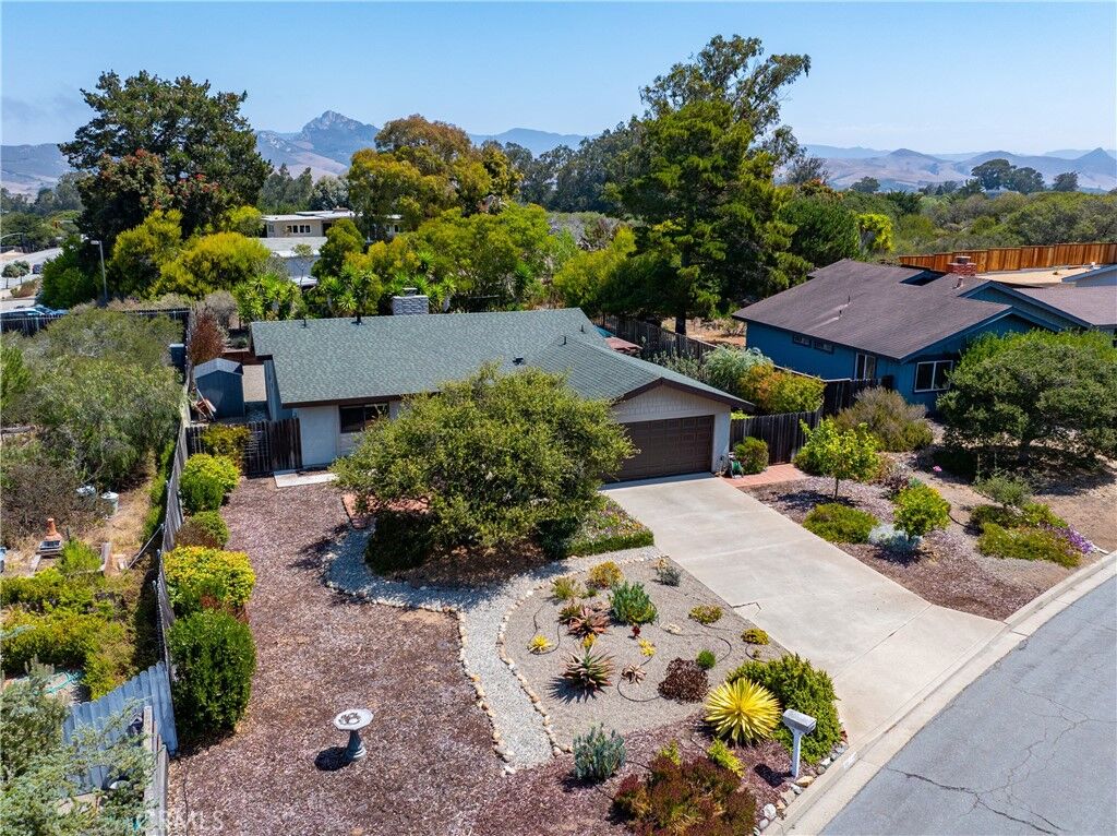 Property Photo: 1340 Bay Oaks CA 93402