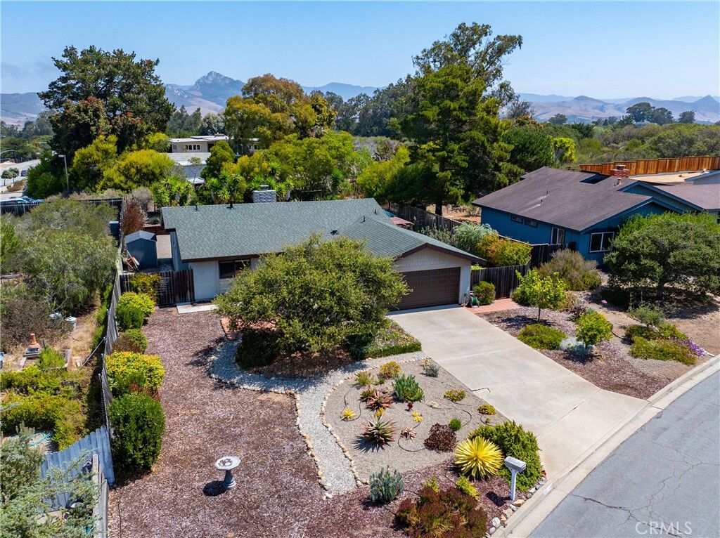 Property Photo: 1340 Bay Oaks CA 93402