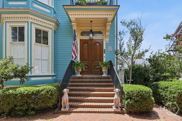 Property Photo:  207 E Gwinnett Street  GA 31401 