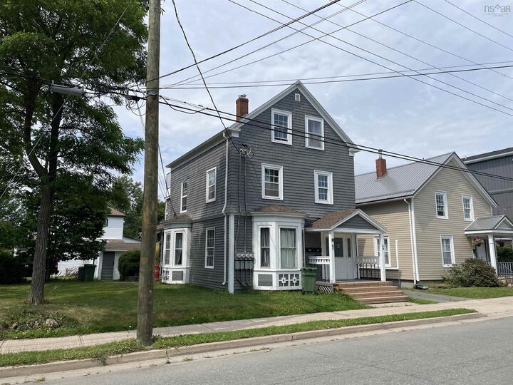 40 King Street — photo 1