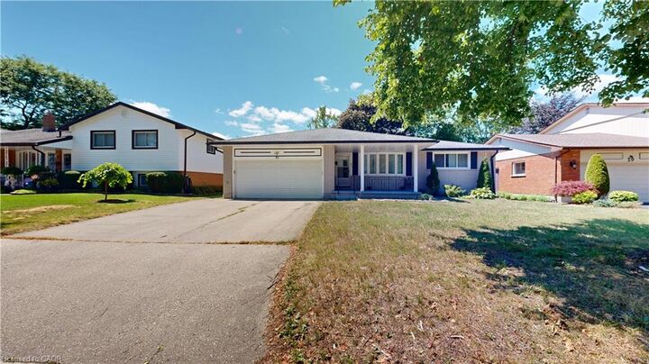 Property Photo: 31 Applewood Lane ON N6J 3P9