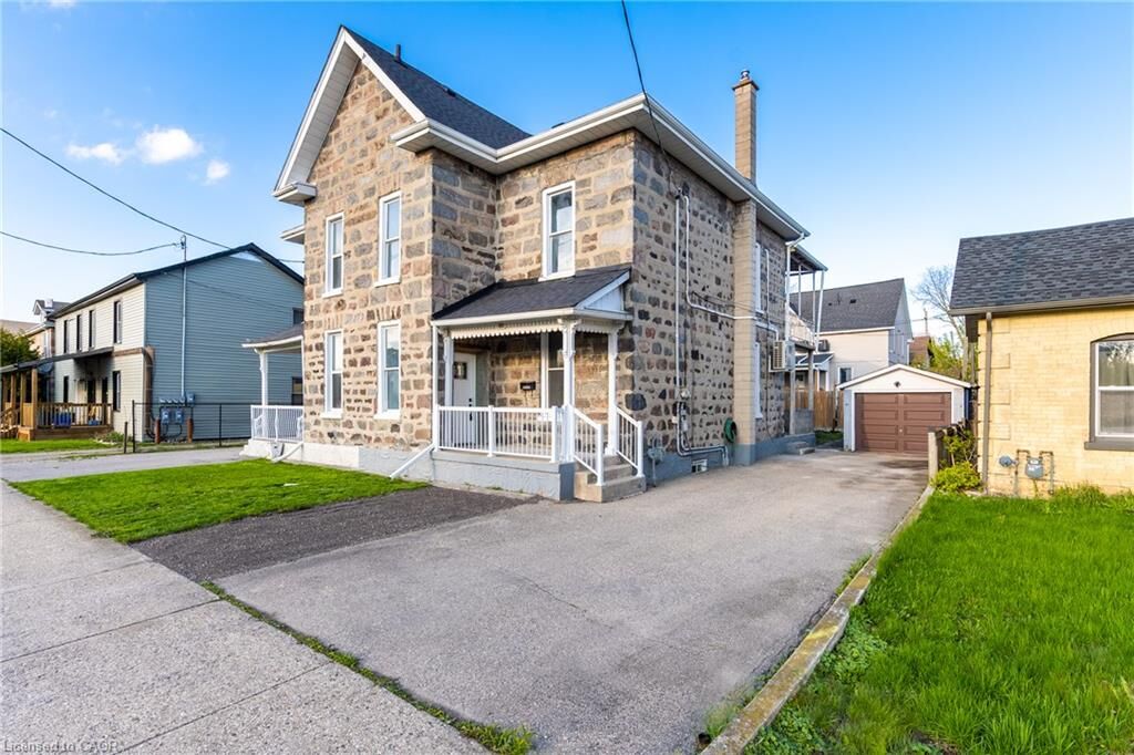 Property Photo:  101 Water Street S Upper  ON N1R 3E1 