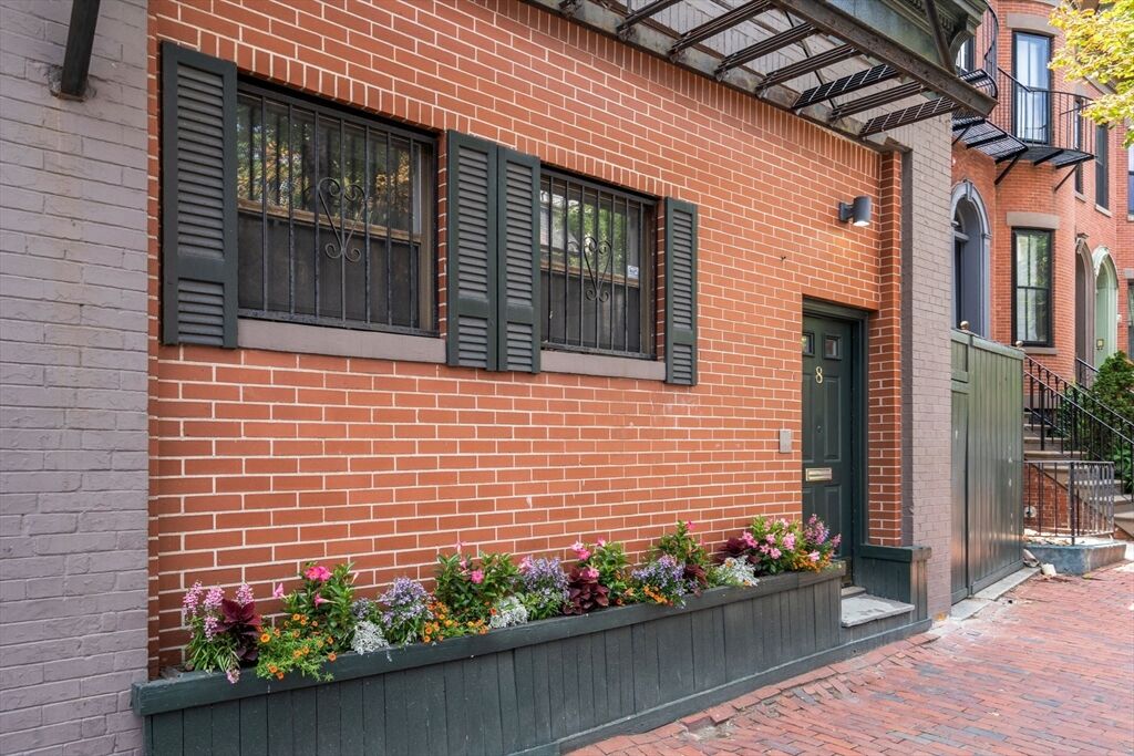 Property Photo:  8 Dartmouth Street 5  MA 02116 