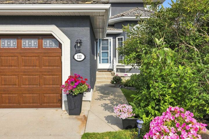 Property Photo: 122 Sceptre Close NW AB T3L 1Y2