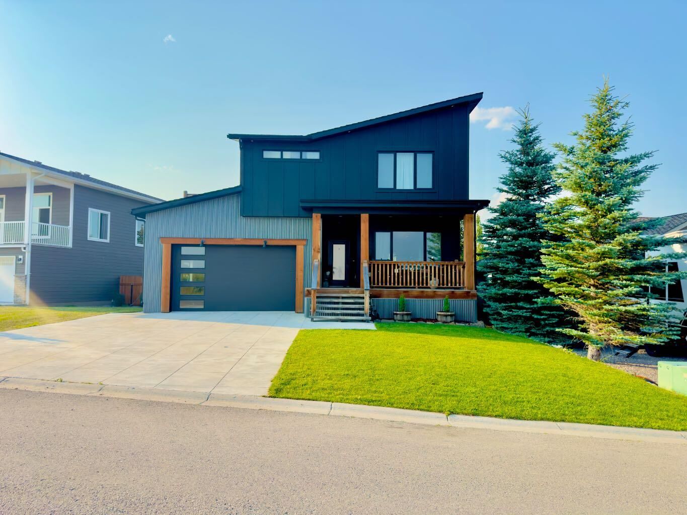 Property Photo: 1221 Tumbleweed Avenue AB T0K 1W0